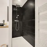 ヴィラ De Gamme Avec Piscine *